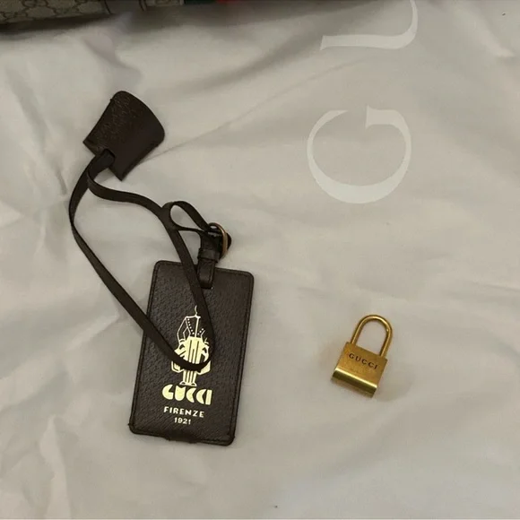 Gucci Savoy, large duffel bag made in Italy NWT. - Picture 11 of 14